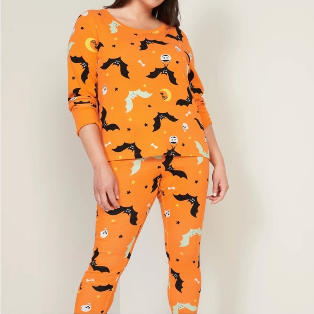 Old Navy Orange Bat and Skull Halloween Print Women’s Pajama Set